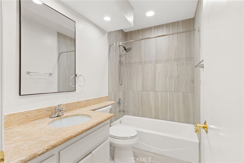 1109 Golden Springs Drive D Property Photo 18
