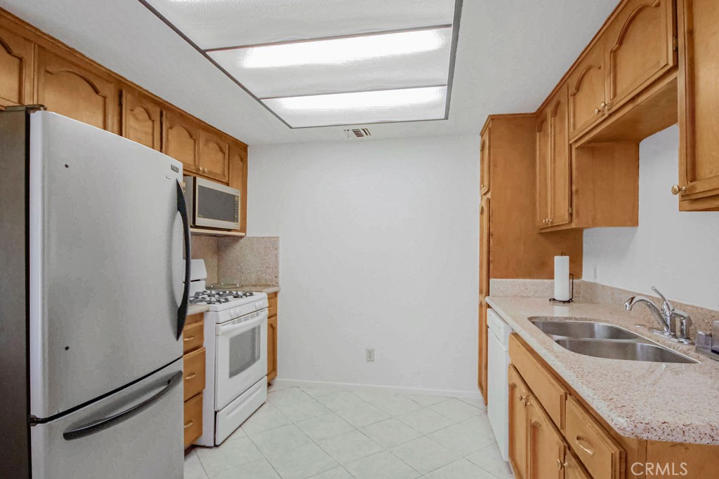 1427 Hillandale Avenue 8 Property Photo 8