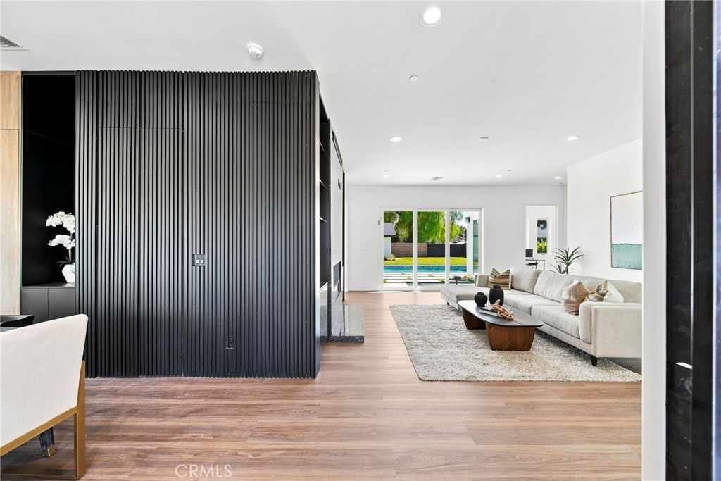 738 California Property Photo 4