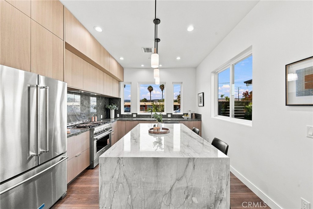 738 California Property Photo 9