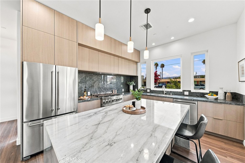 738 California Property Photo 10