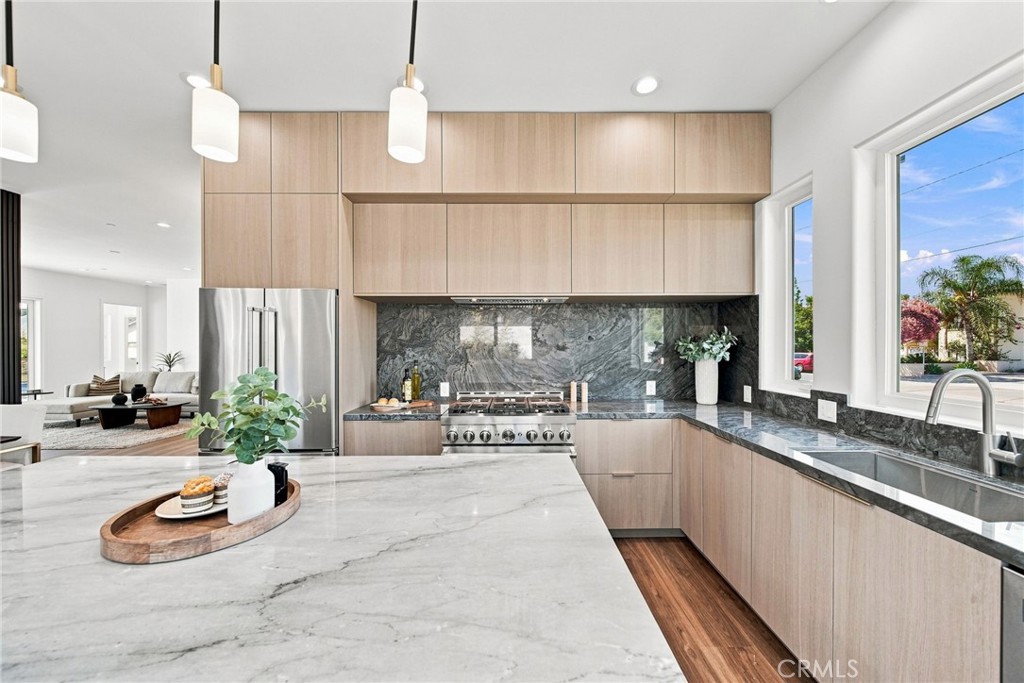 738 California Property Photo 11