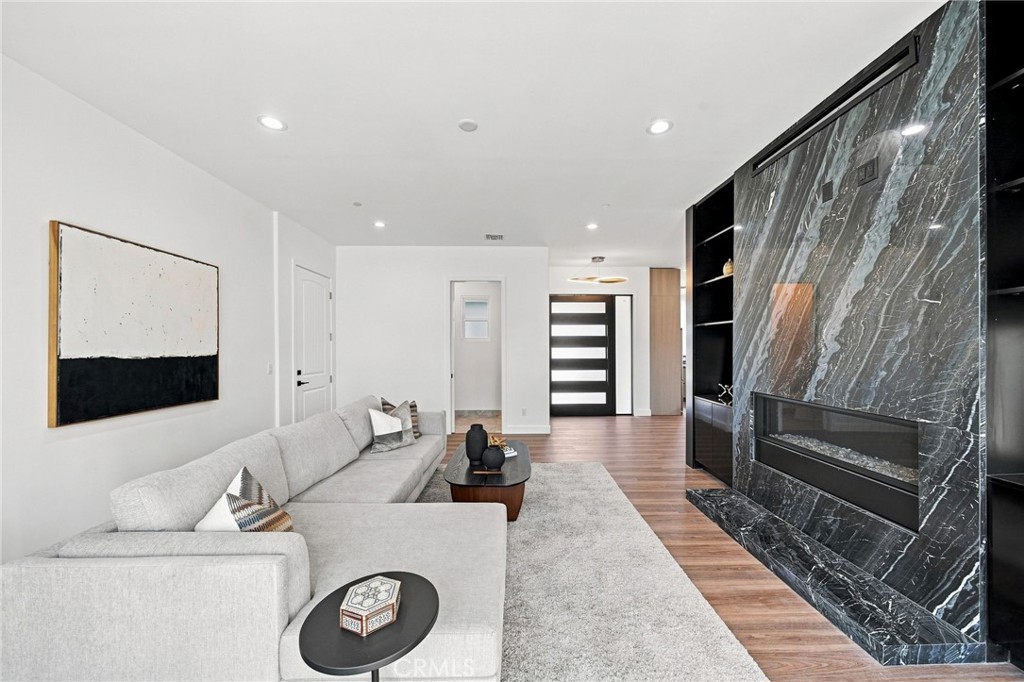 738 California Property Photo 18