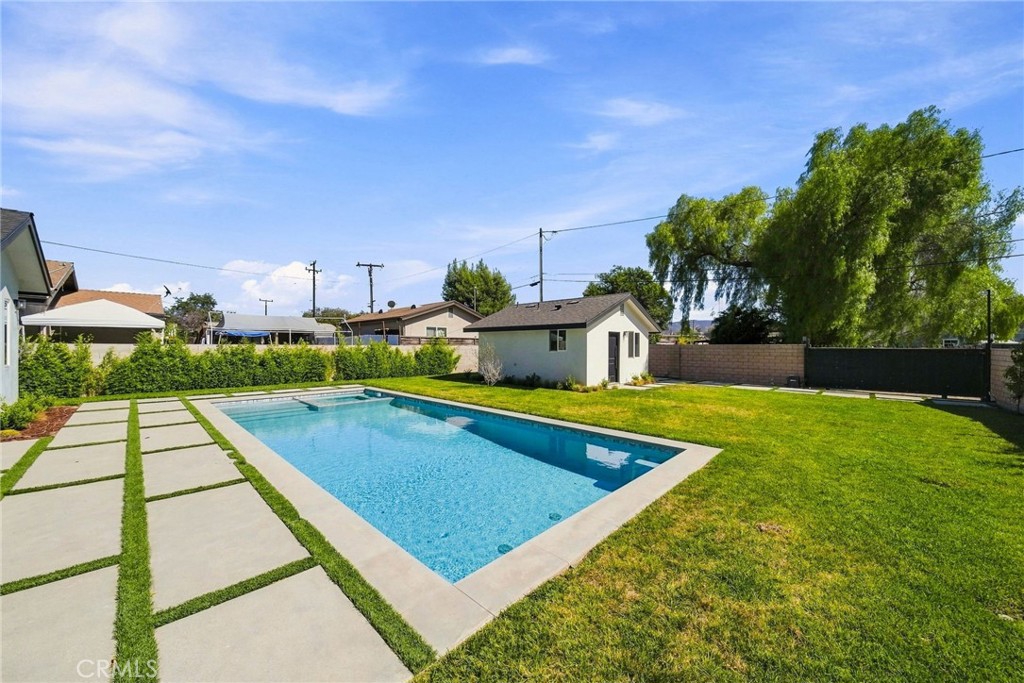 738 California Property Photo 32