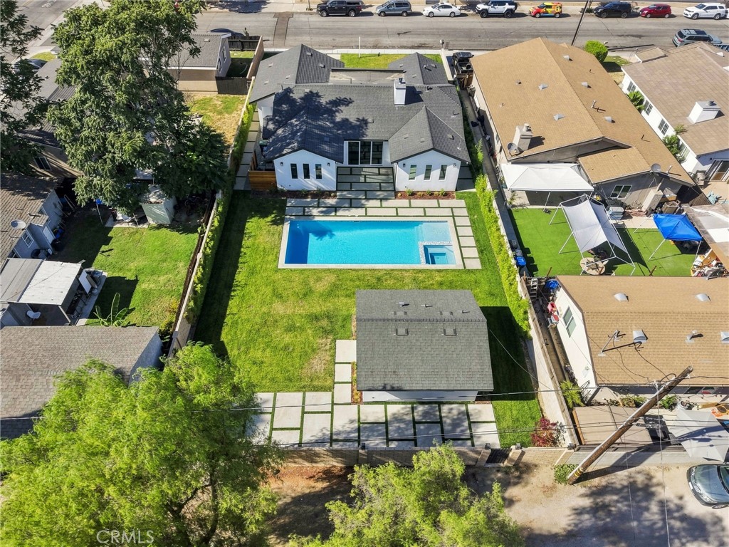 738 California Property Photo 36