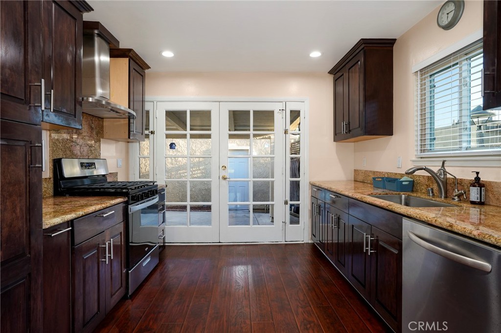 5165 Dover Property Photo 4