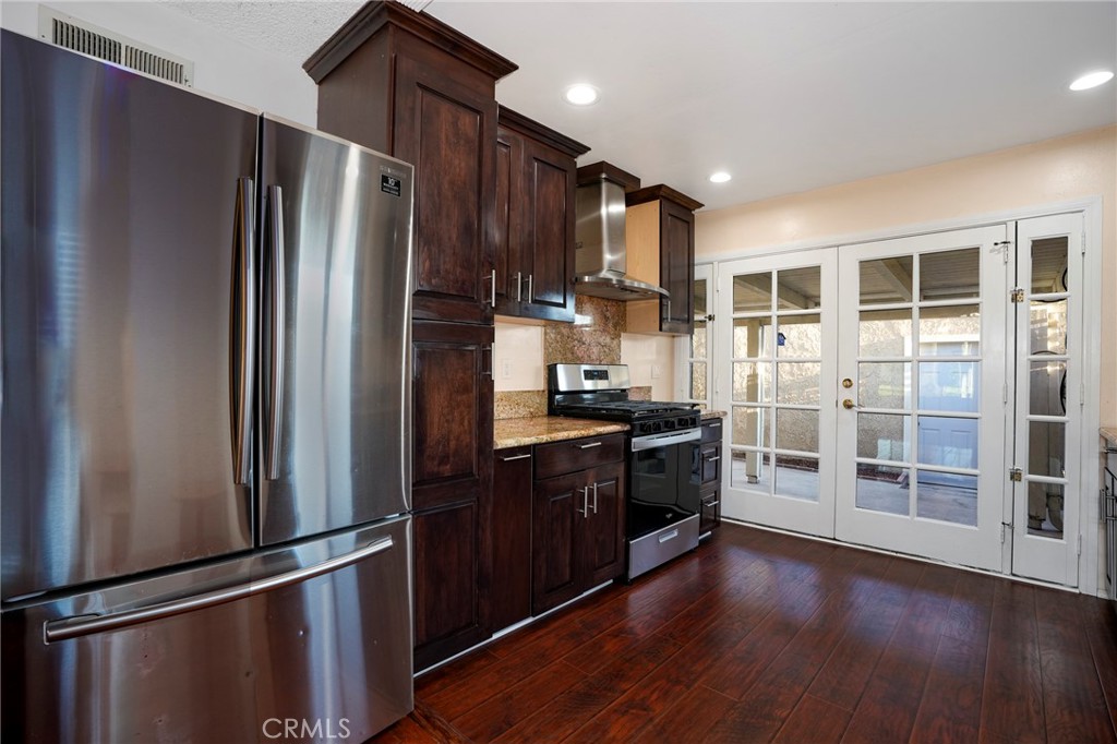 5165 Dover Property Photo 5