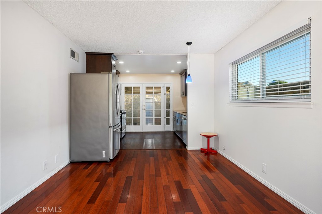 5165 Dover Property Photo 6
