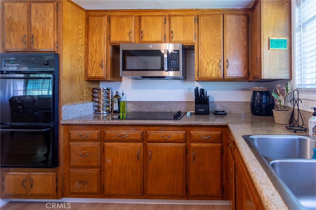 12041 Mayes Drive Property Photo 12