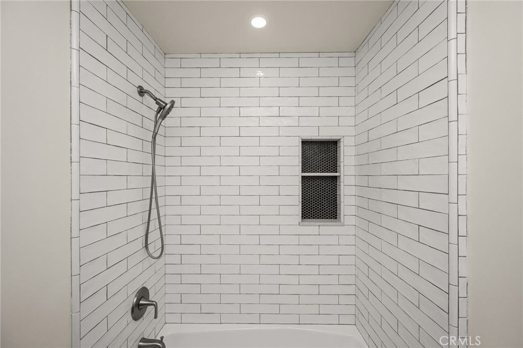 1209 E Walnut Property Photo 13