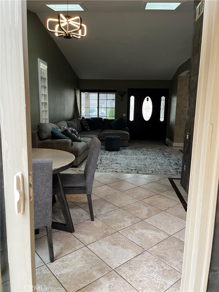 21062 Larchmont Property Photo 4