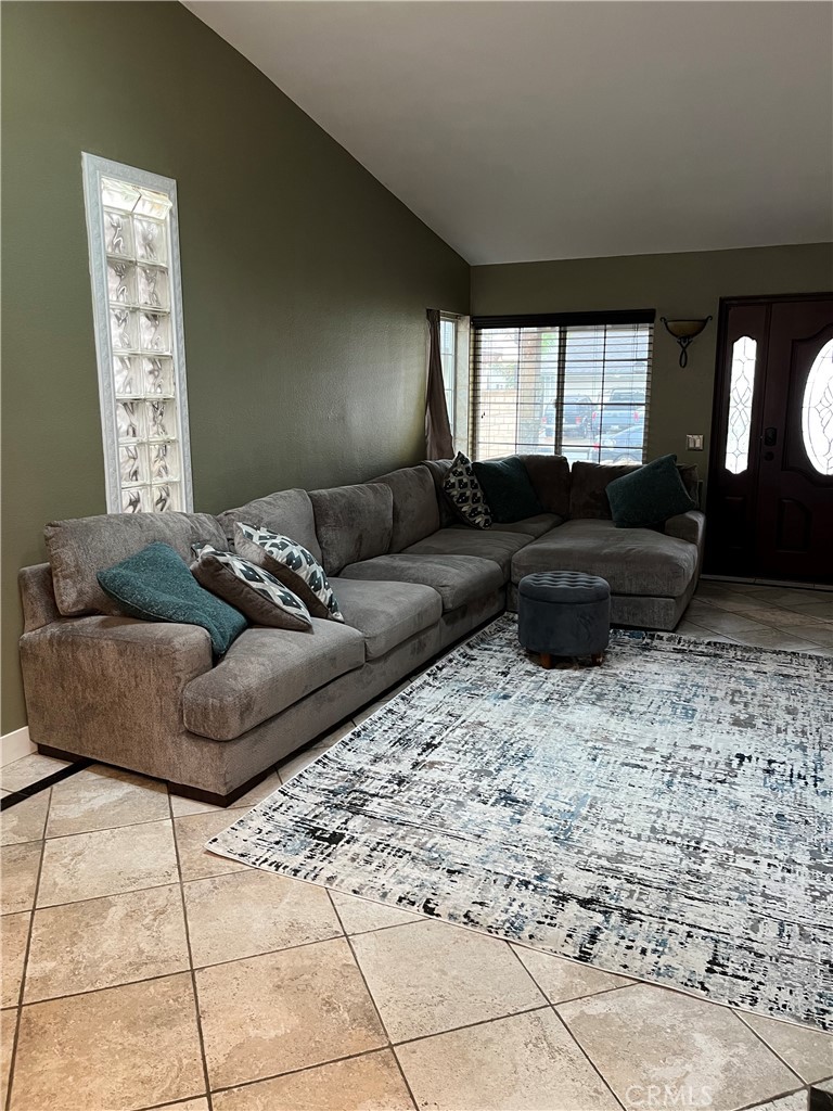 21062 Larchmont Property Photo 5