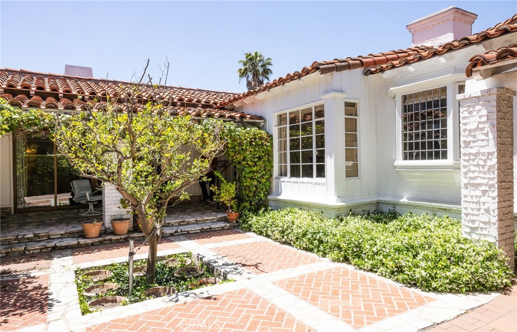 10781 Lindbrook Property Photo 4