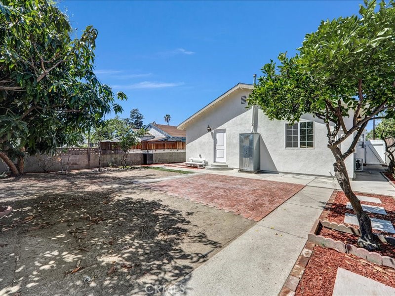 11822 Rialto Property Photo 18