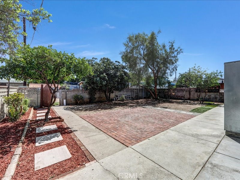 11822 Rialto Property Photo 20
