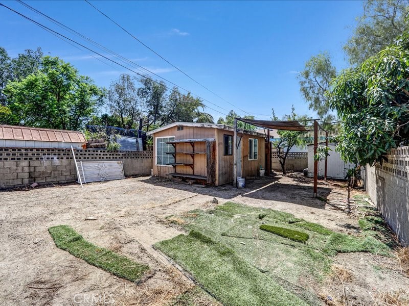 11822 Rialto Property Photo 27