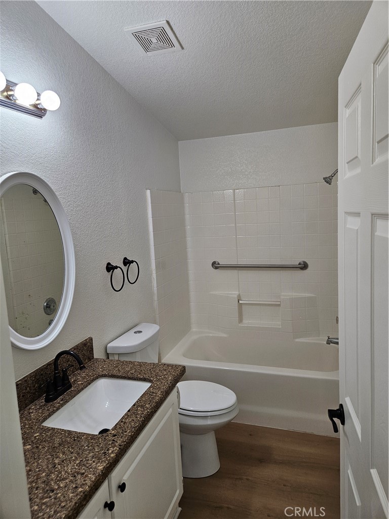 200 N Grand Avenue 53 Property Photo 6