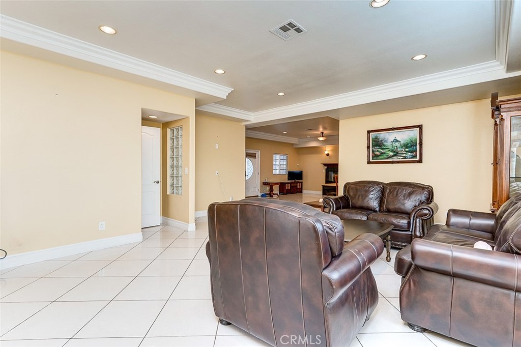 4326 Clara St. Property Photo 5