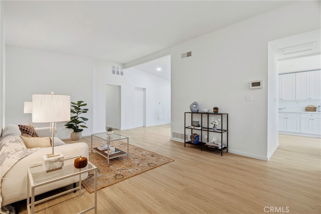 2065 W Orange Grove Property Photo 6