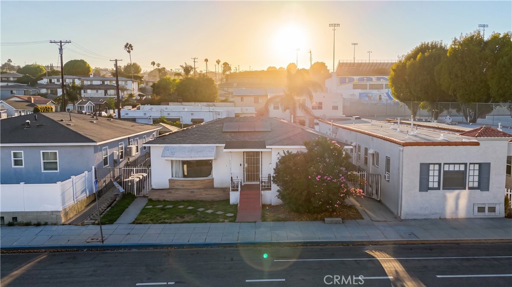 1631 S Cabrillo Property Photo 1