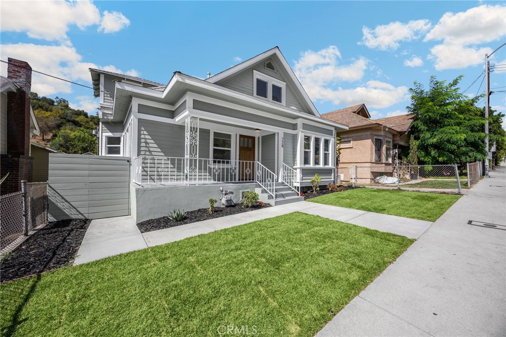 724 Solano Property Photo 4