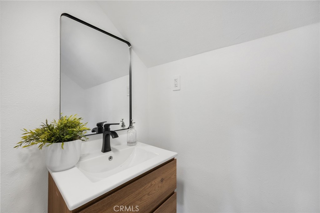724 Solano Property Photo 21