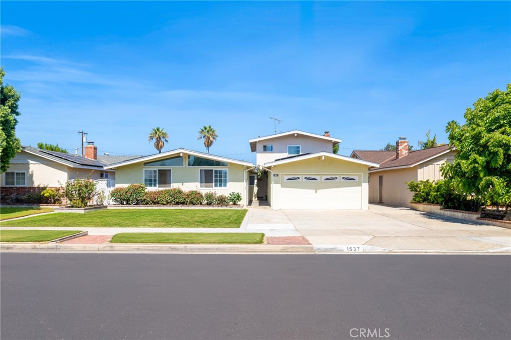 1537 W Edithia Property Photo 1