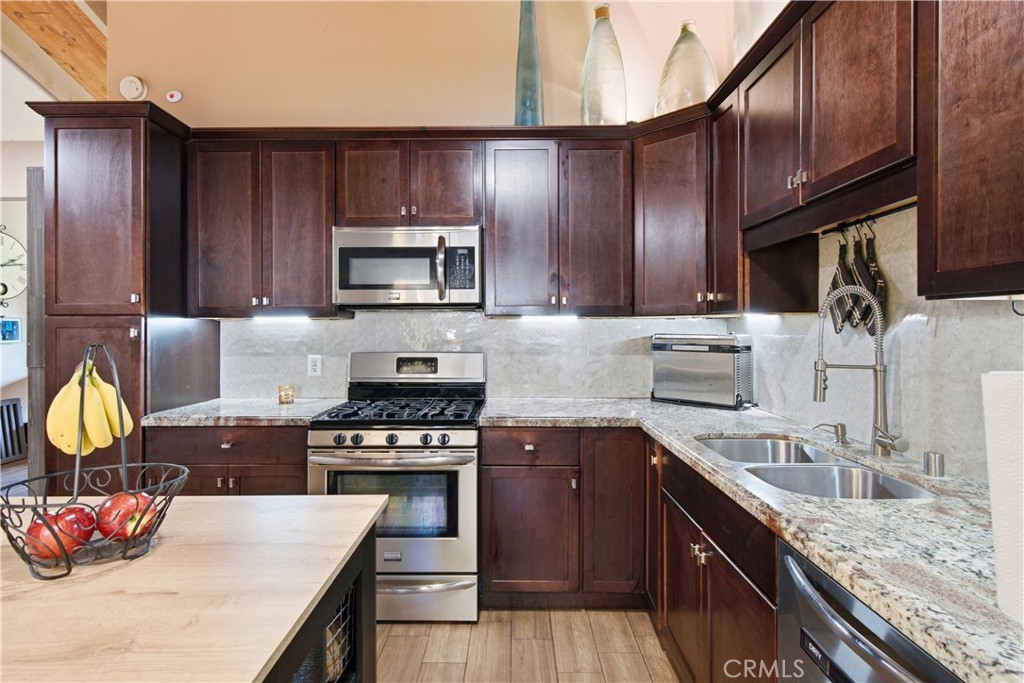 5046 Lakeview Avenue 24 Property Photo 8