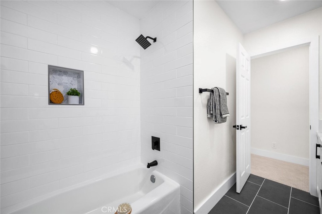 6013 Loynes Property Photo 33