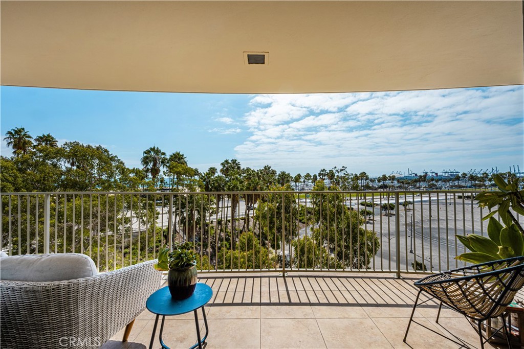 700 E Ocean 706 Property Photo 3