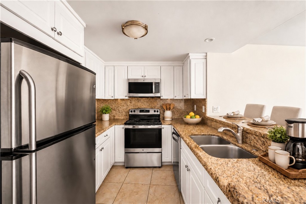 700 E Ocean 706 Property Photo 5