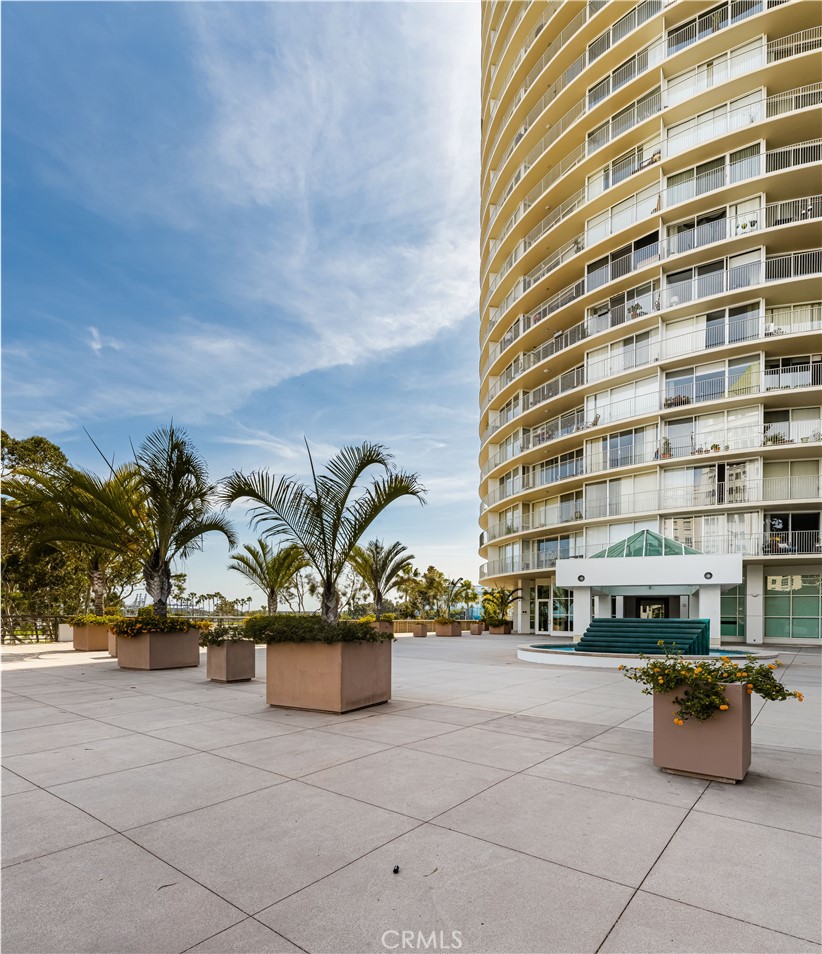 700 E Ocean 706 Property Photo 11