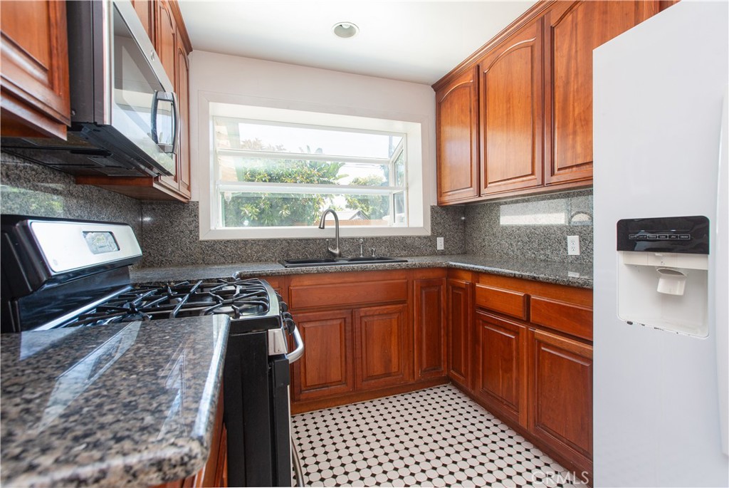 9002 Amsdell Avenue Property Photo 11