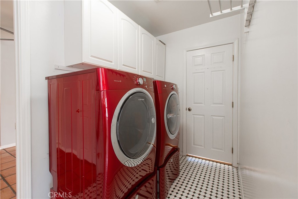 9002 Amsdell Avenue Property Photo 13
