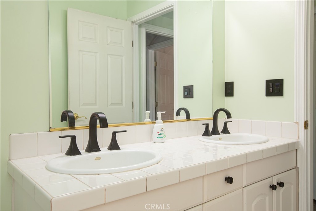 9002 Amsdell Avenue Property Photo 26