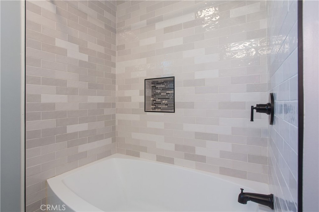 9002 Amsdell Avenue Property Photo 31