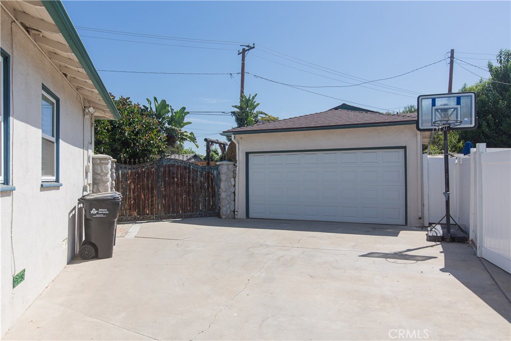 9002 Amsdell Avenue Property Photo 32