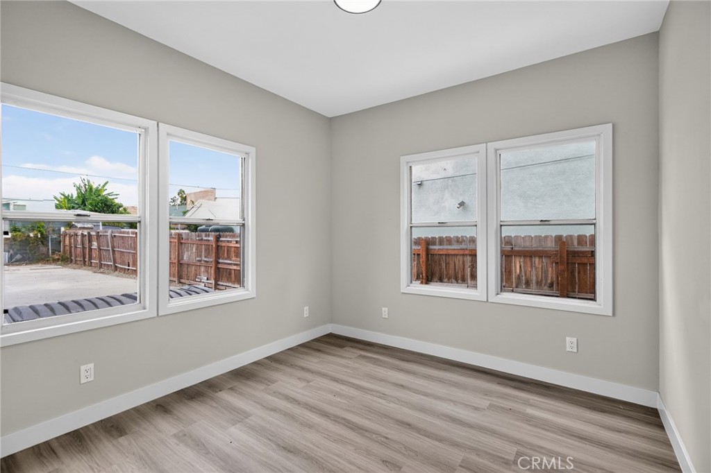 611 W 46th Property Photo 15