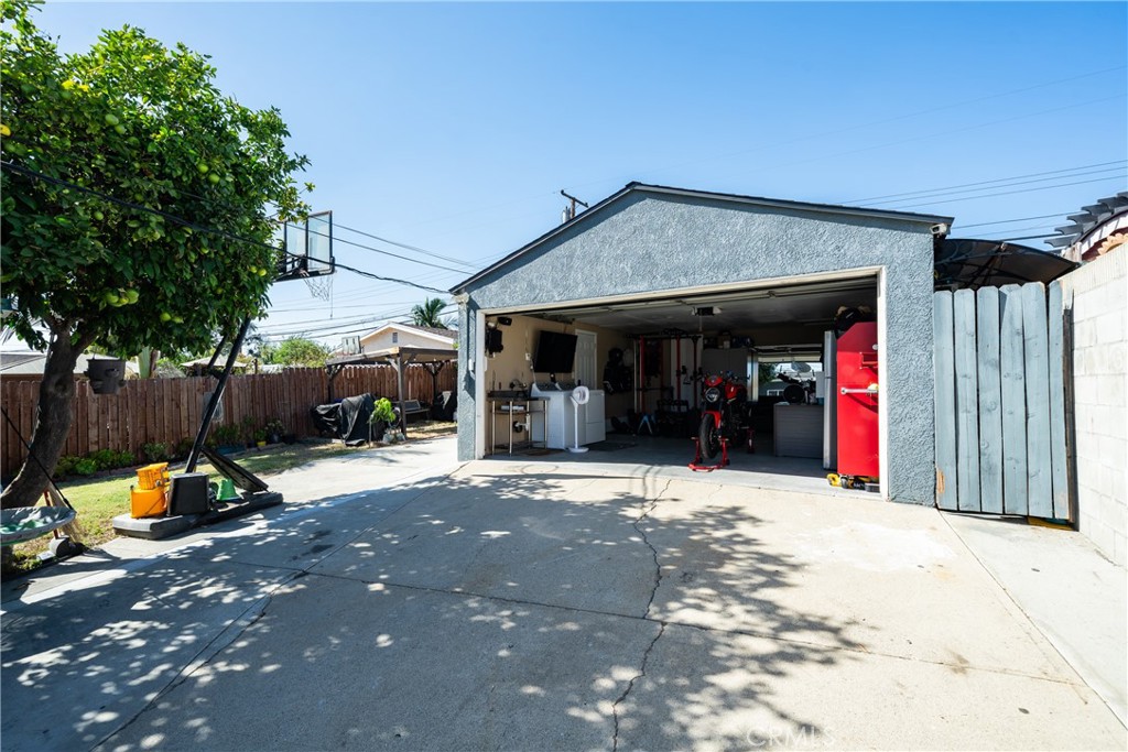 151 Grace Property Photo 28