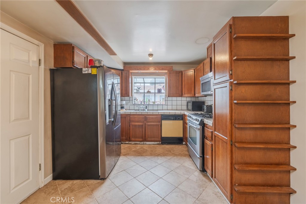 11841 Gary Street Property Photo 4