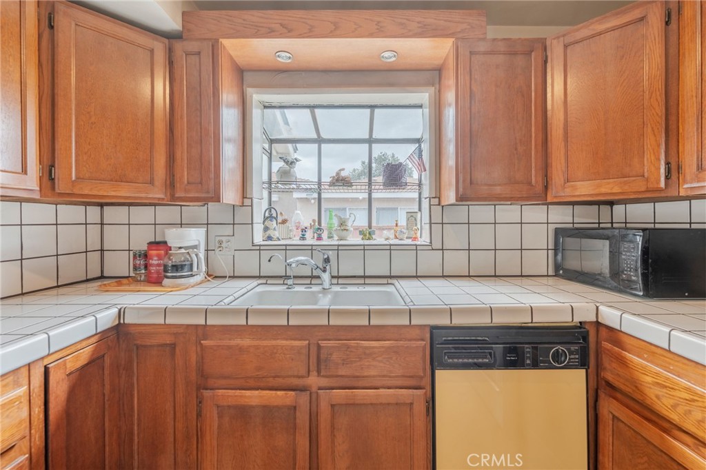11841 Gary Street Property Photo 5