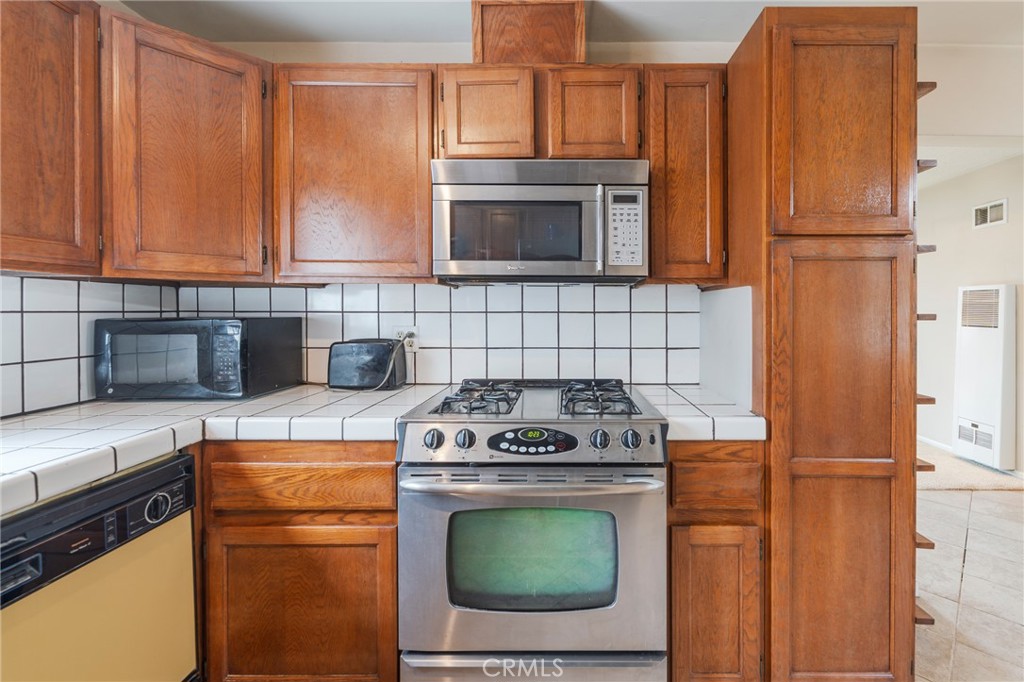 11841 Gary Street Property Photo 6