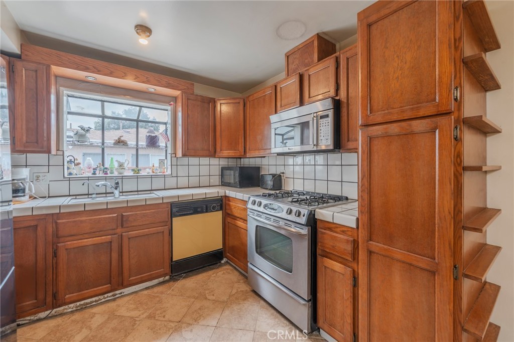 11841 Gary Street Property Photo 7