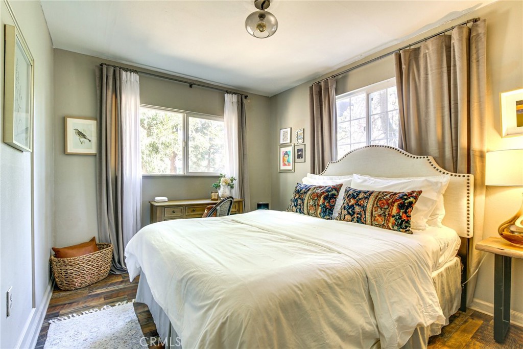 652 E Victoria Court Property Photo 18