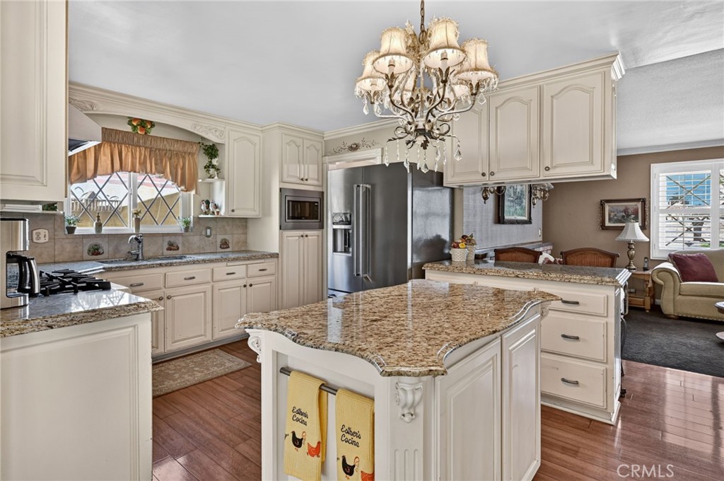 10248 Redwood Avenue Property Photo 12