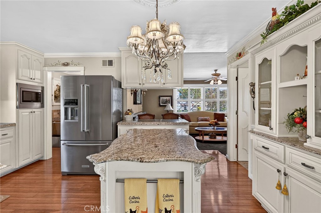 10248 Redwood Avenue Property Photo 13