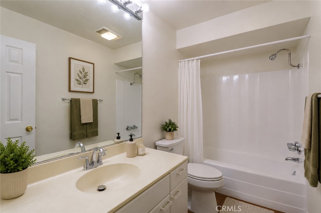 436 N Bellflower 106 Property Photo 6
