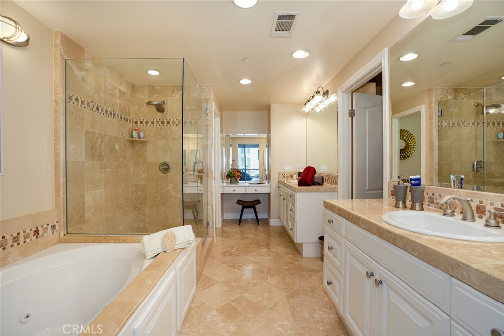 1000 E Ocean Boulevard 510 Property Photo 16