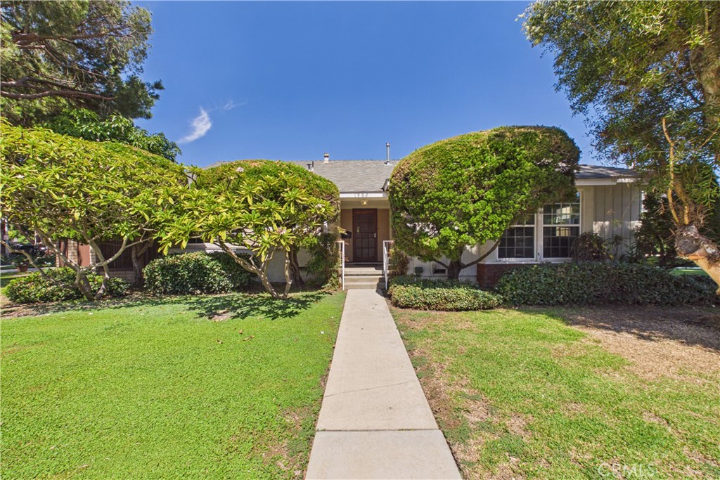 1902 Lees Avenue Property Photo 1