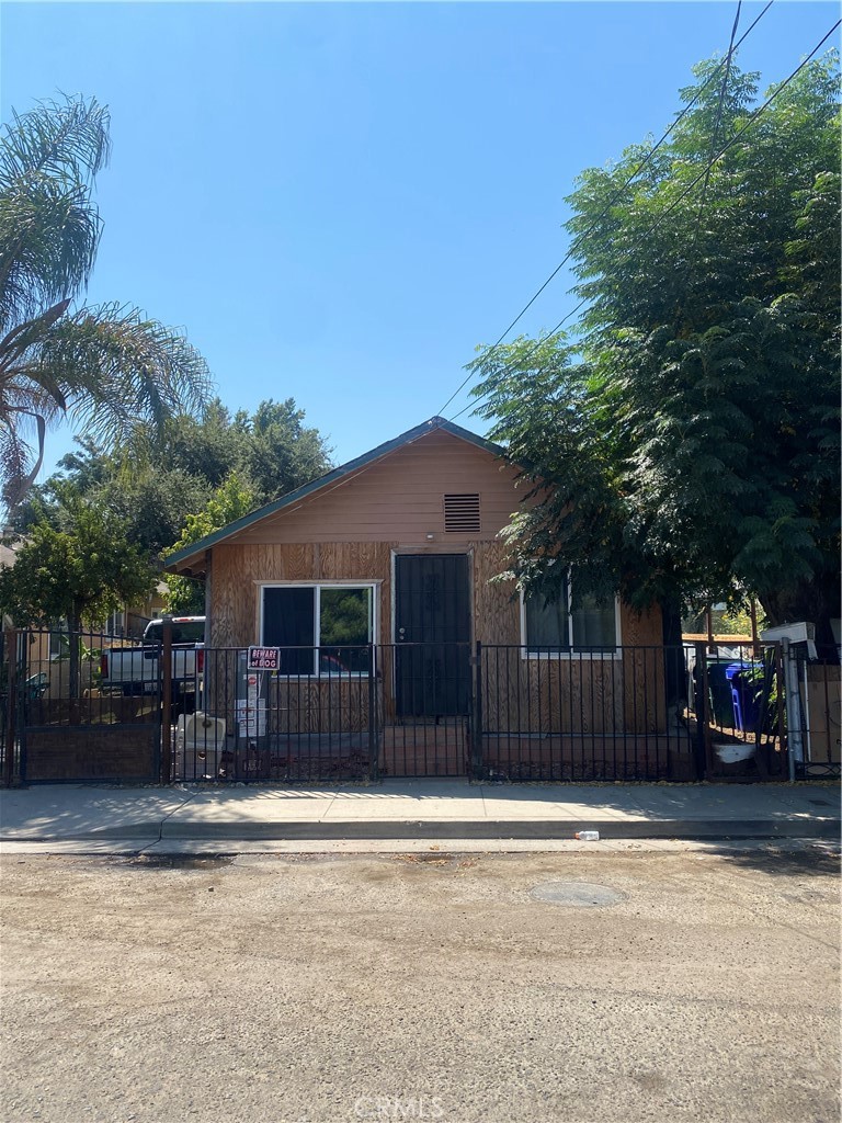 207 W River Ave